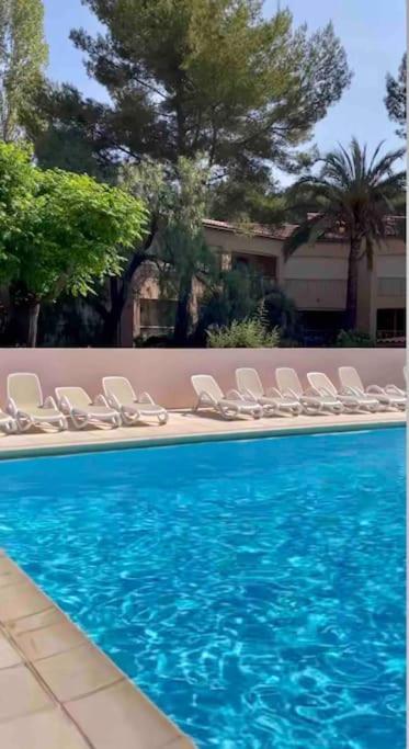 Appartement Piscine Tennis Acces Prive Plage Joia Санари-сюр-Мер Экстерьер фото